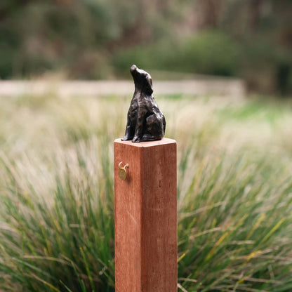 RBM JUPITER DOG MEMORIAL ON POST - FIGURINE ONLY