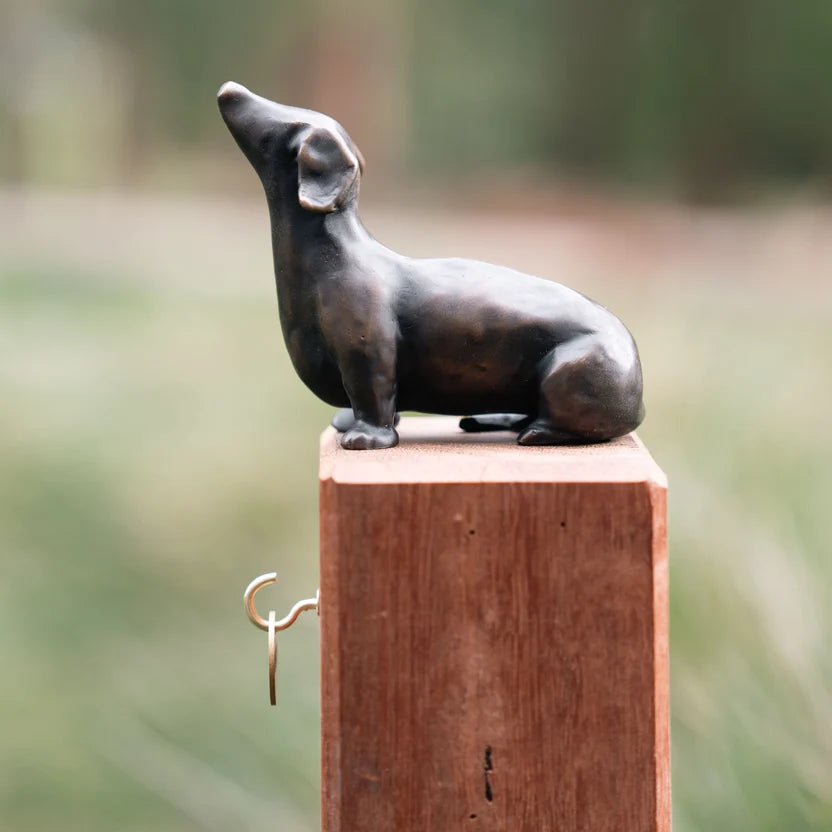RBM NEPTUNE DOG MEMORIAL ON POST - WITH POST