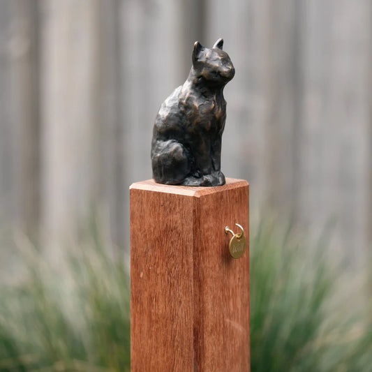 RBM CAT ON POST - WITH POST