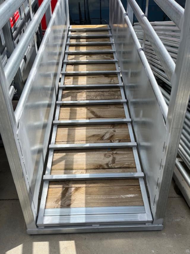 CATTLE RAMP ADJUSTABLE MARKFI