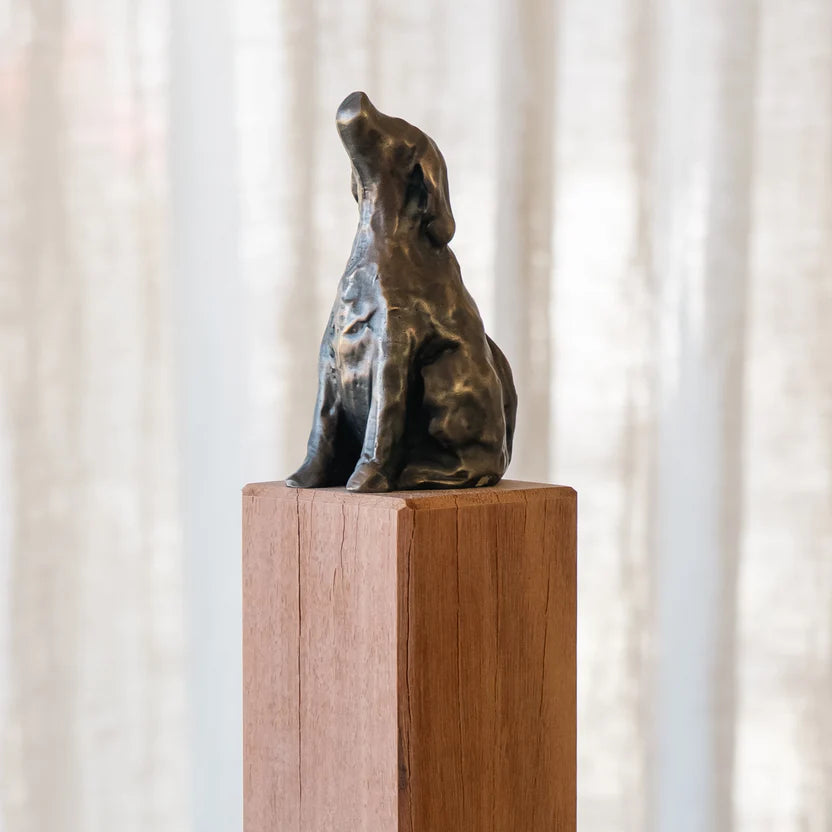 RBM JUPITER DOG MEMORIAL ON POST - FIGURINE ONLY